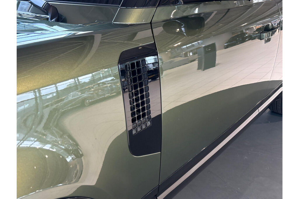Land Rover Defender 110 P300e 110 X-Dynamic HSE, foto 23 van 26