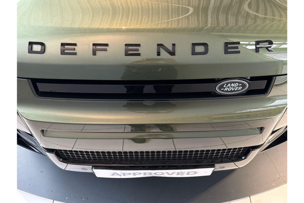 Land Rover Defender 110 P300e 110 X-Dynamic HSE, foto 26 van 26