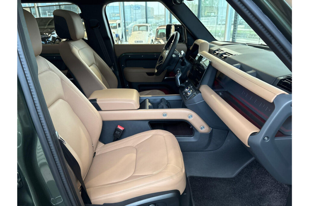 Land Rover Defender 110 P300e 110 X-Dynamic HSE, foto 3 van 26