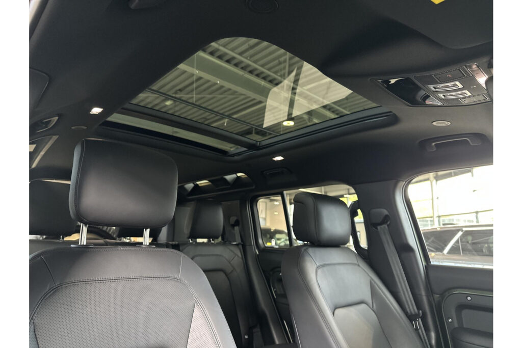 Land Rover Defender 110 P300e X-Dynamic HSE, foto 14 van 26