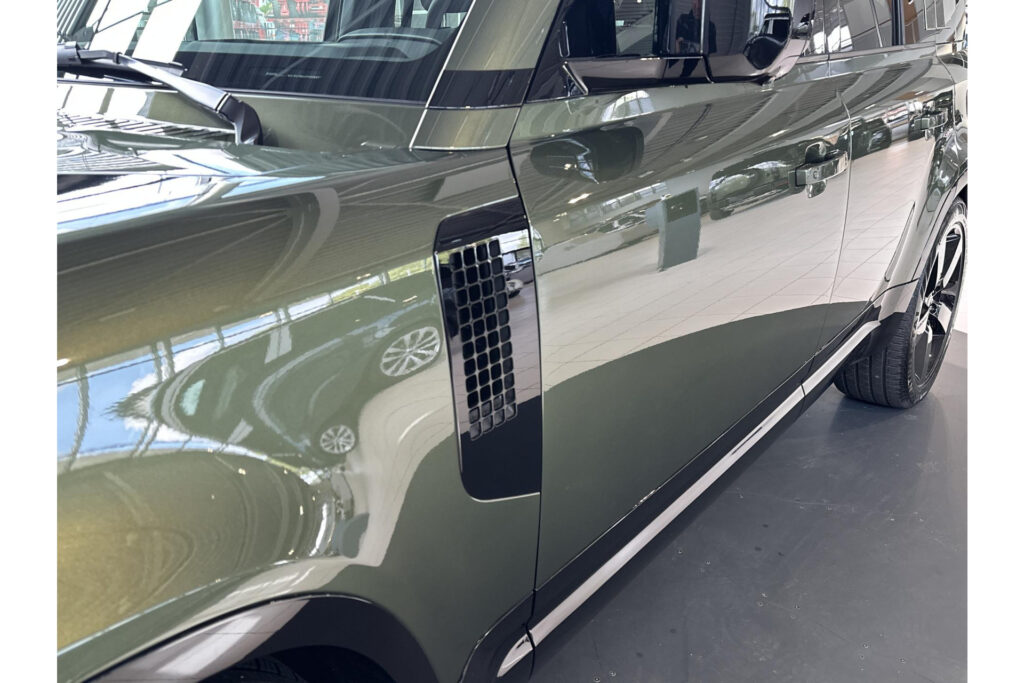 Land Rover Defender 110 P300e X-Dynamic HSE, foto 23 van 26