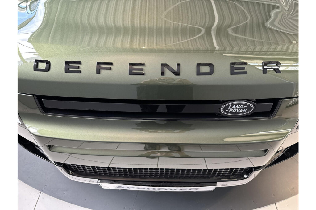 Land Rover Defender 110 P300e X-Dynamic HSE, foto 25 van 26
