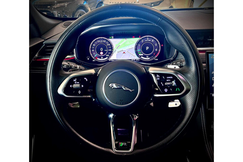 Jaguar F-PACE P400e R-Dynamic Black, foto 15 van 39