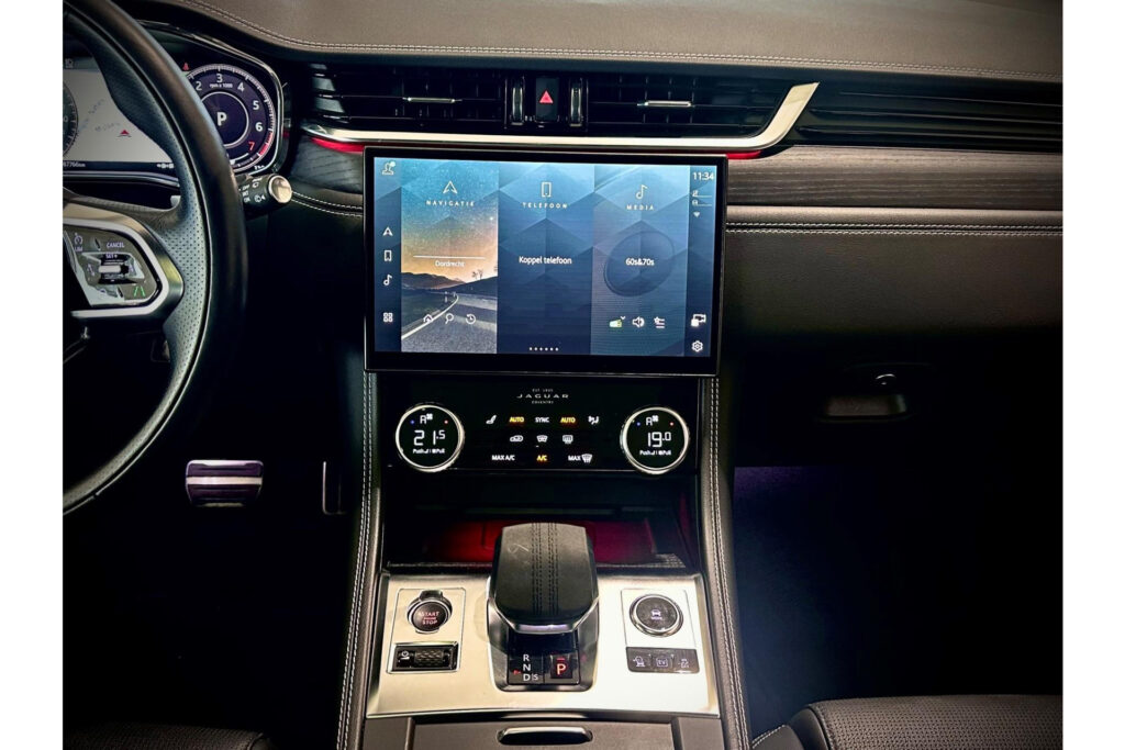 Jaguar F-PACE P400e R-Dynamic Black, foto 21 van 39
