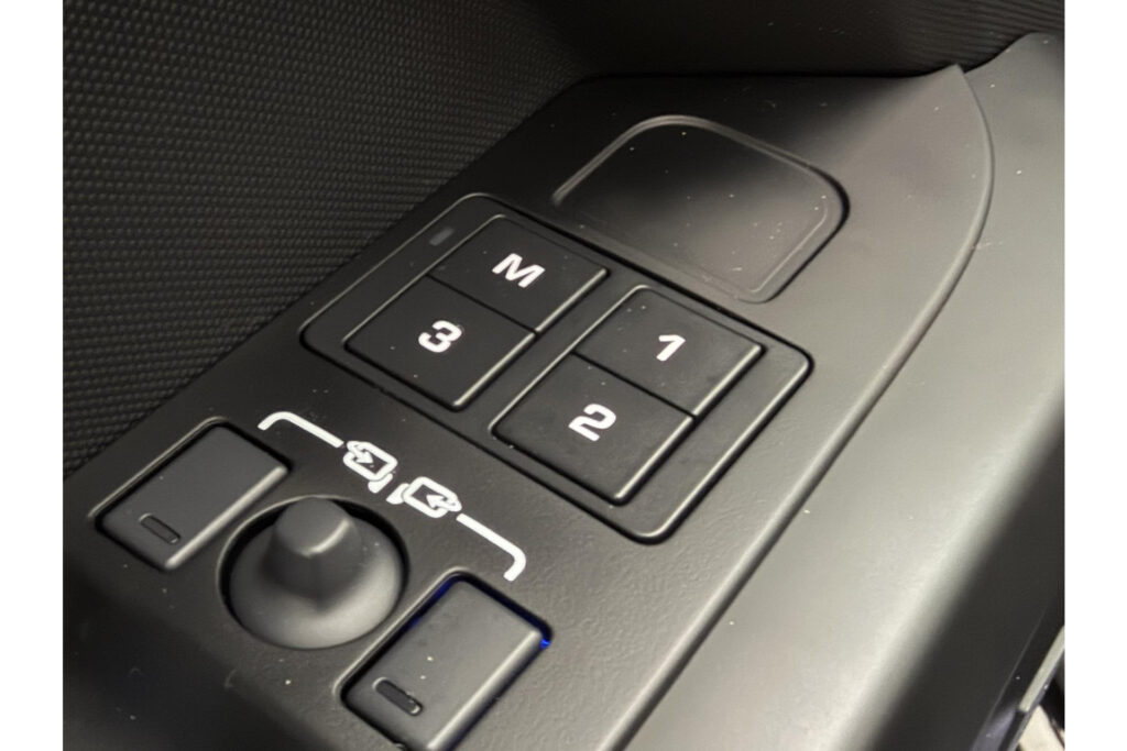 Land Rover Defender 110 P300e X-Dynamic HSE, foto 13 van 38